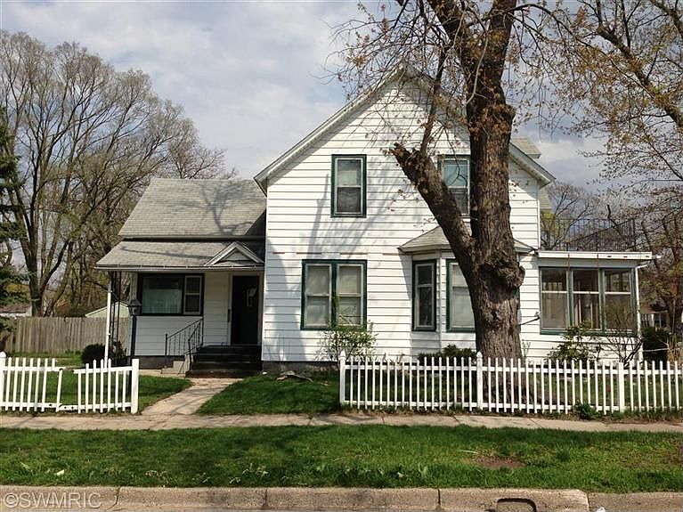 1st image of 211 W 17th St