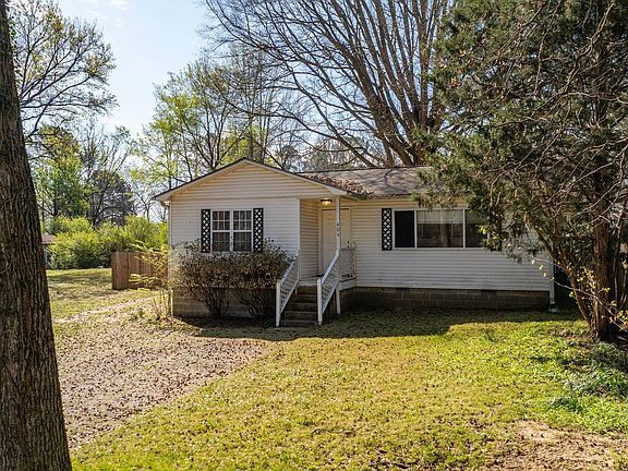 3rd image of 404 NE 3rd St