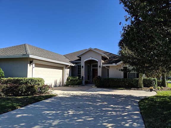Roomy driveway