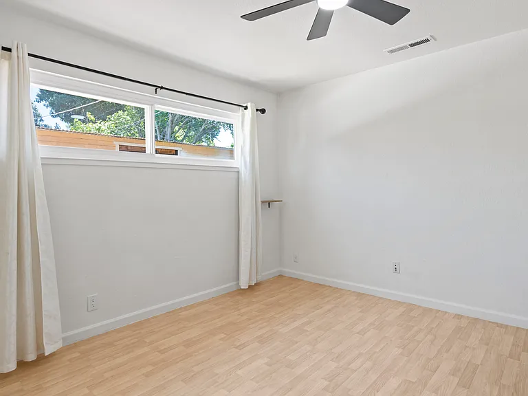 1619 New Hampshire St — Photo 15