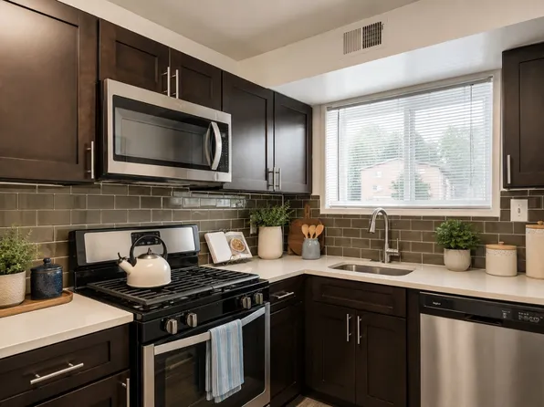 Lynbrook at Mark Center Apartment Homes