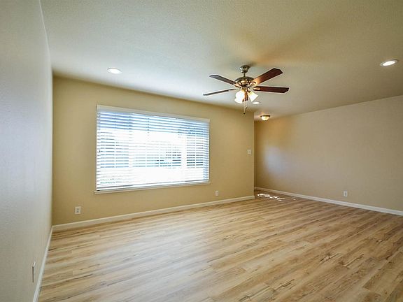 4th image of 1821 Manzanita Dr