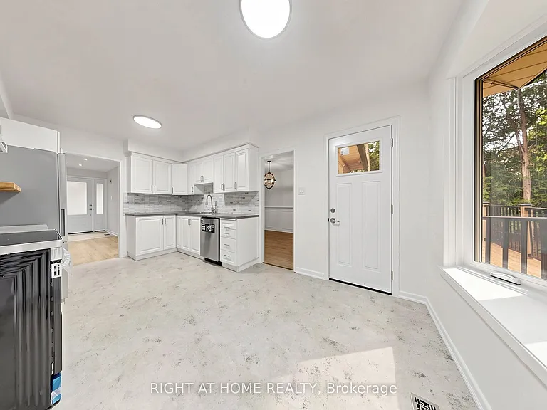 6 Colonnade Rd — Photo 4