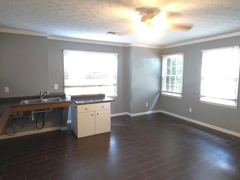 736 Jamie Way NE — Photo 15