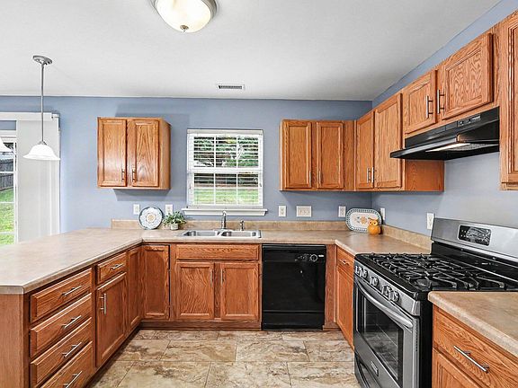 5th image of 141 Willowridge Dr
