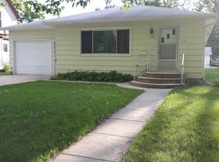 1109 Okoboji Ave, Milford, IA 51351
