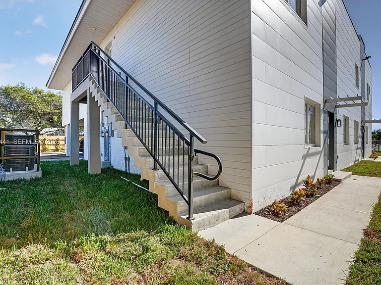1515 N Redland Rd #1 — Photo 9