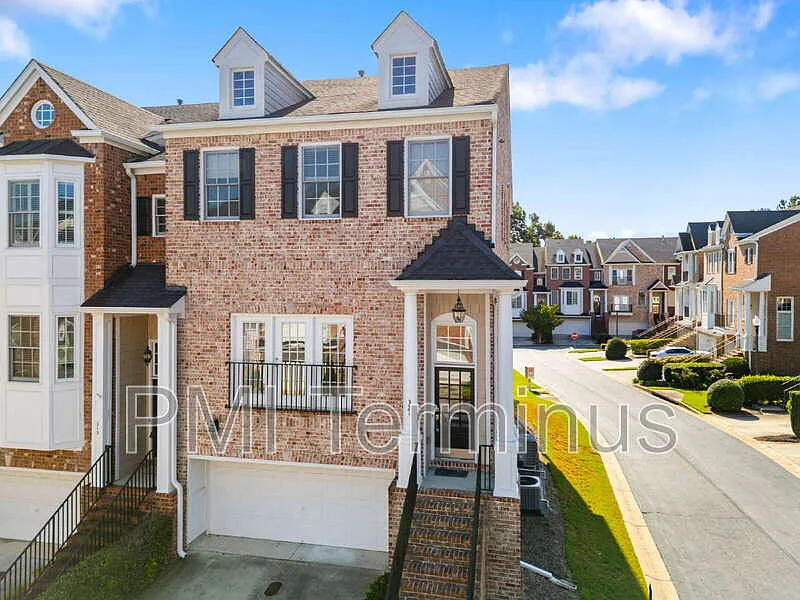 3 bed, 3.5 bath, 3190 sqft, $3,350 — Photo 2