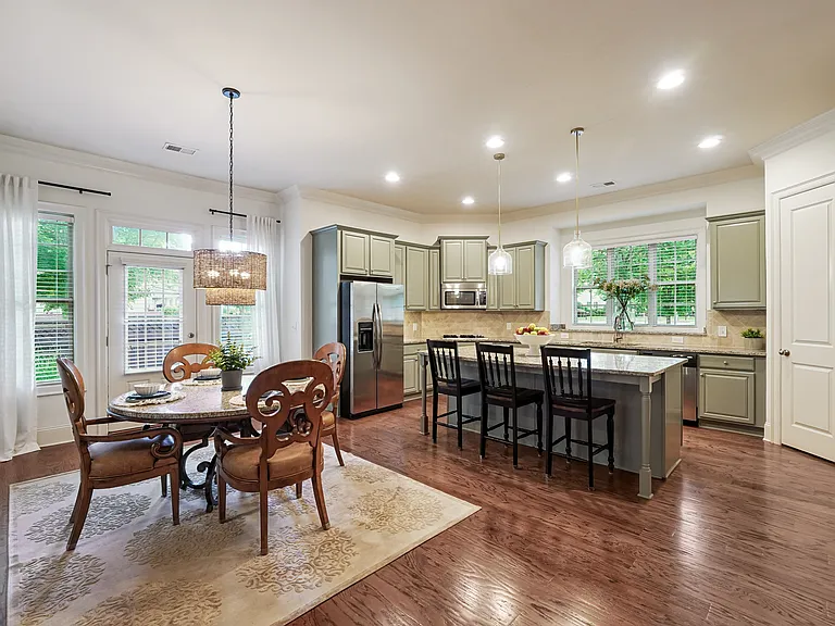 715 Saybeck Way — Photo 2