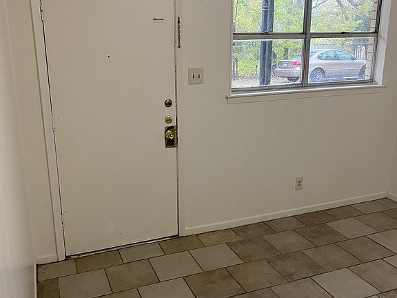 2nd image of 703 N Gilmer St #104