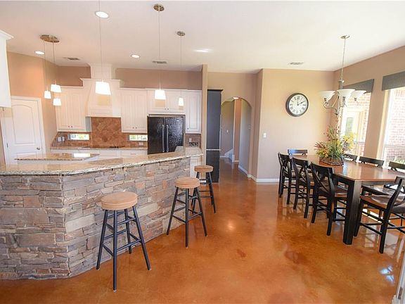 5th image of 613 Summerlin Dr