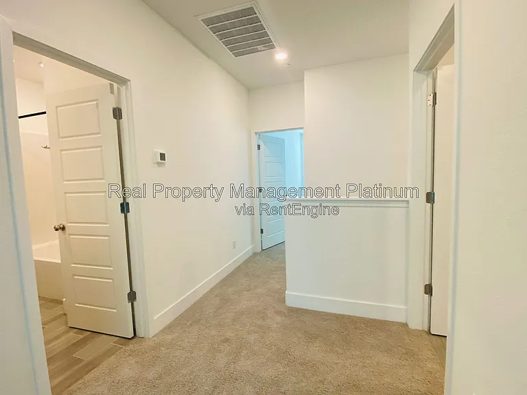 2752 E Tamarind Dr — Photo 22