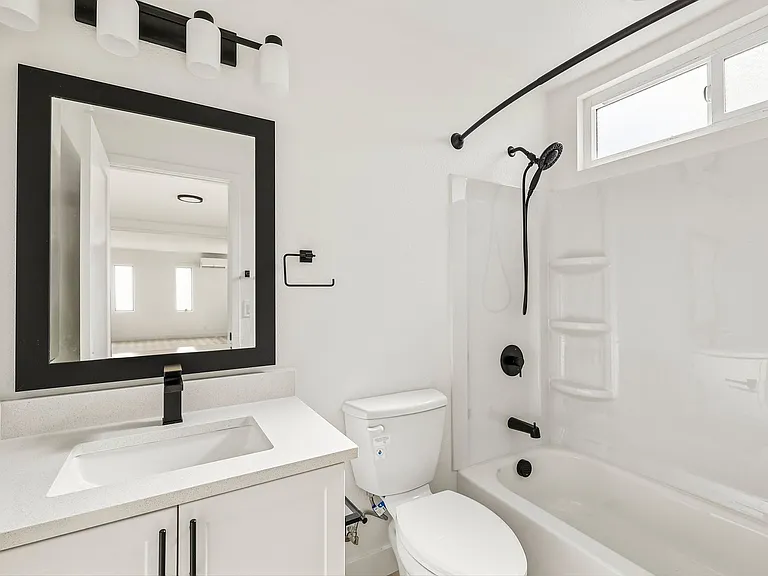 The Crest |NEWLY Renovated Studios, Lofts, 1, 2 & 3 Bedroom Homes Near the Beach — Photo 38