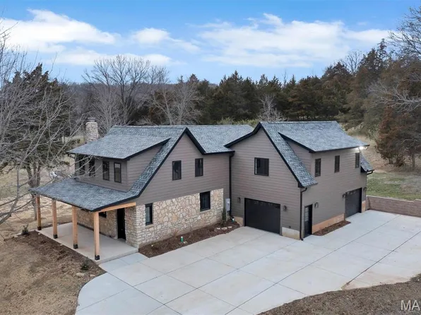 18531 S Fox Creek Ln, Pacific, MO 63069