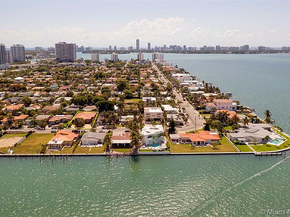3rd image of 7517 W Treasure Dr