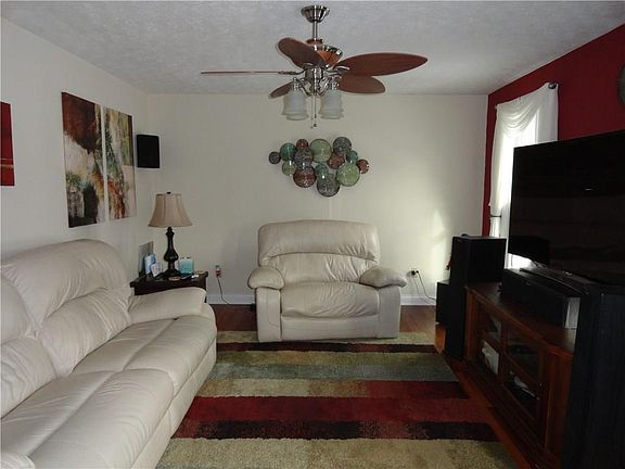 4th image of 108 S Heather Hill Dr