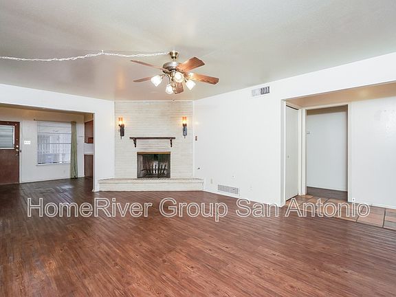 4th image of 3732 Colony Dr