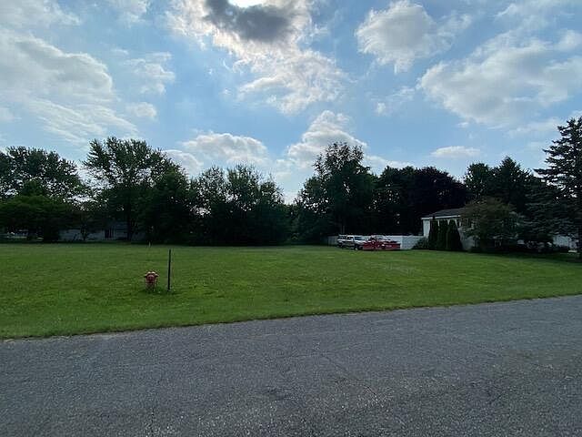 1st image of 393 Kimberly St