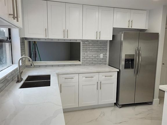 5th image of 4105 N 48th Ave #10-39