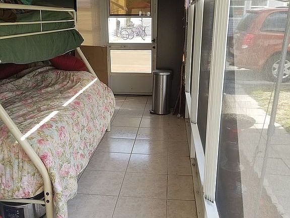 25x8 florida room with ceramic