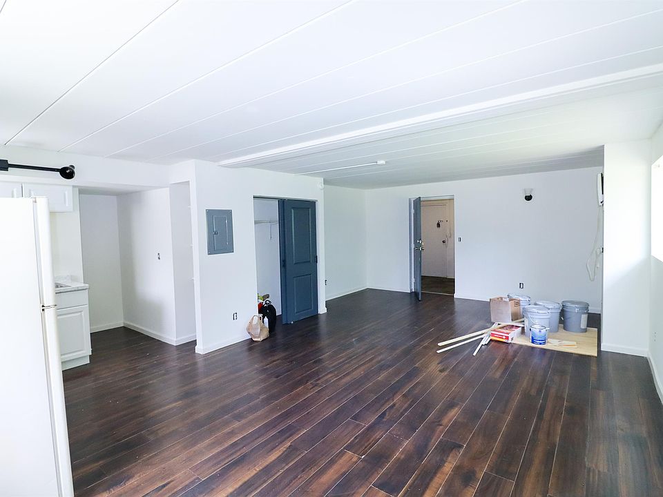 2nd image of 2323 Beechmont Ave APT 9