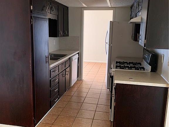 4th image of 1000 Mary Jane Ct