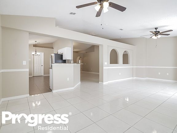 4th image of 438 Grand Royal Cir