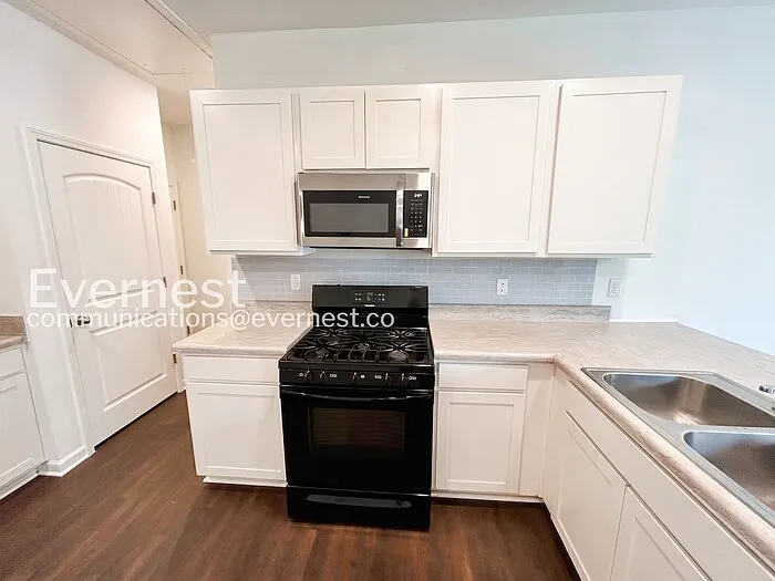 2124 Carefree Ln — Photo 5