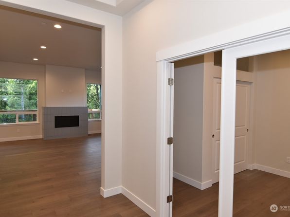 1129 Brookstone Dr