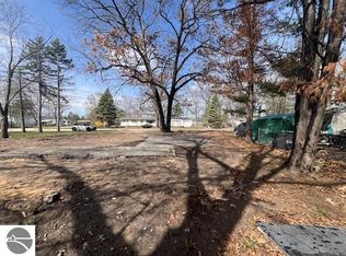 811 Linwood Ln, Traverse City, MI 49686