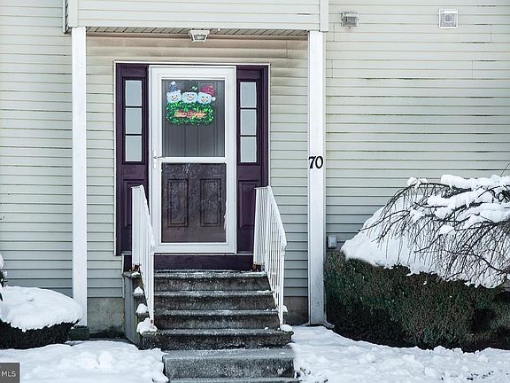 3rd image of 70 Yellowwood Ct