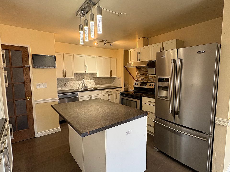 1st image of 18 Marchant Cres