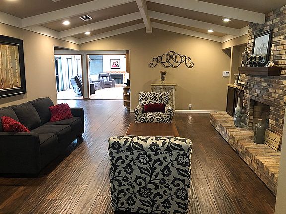 2nd image of 502 Hyde Park Blvd