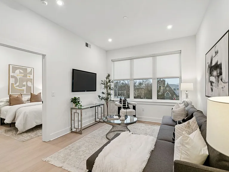 20 West — Photo 235