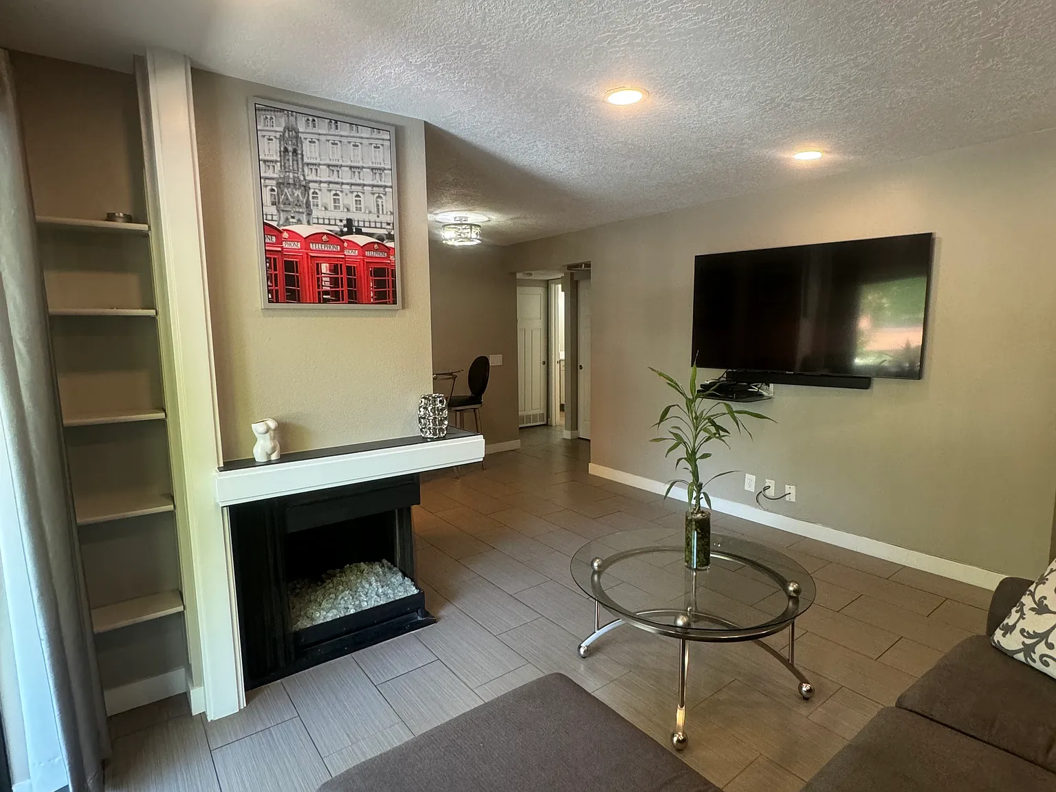 2 bed, 800 sqft, $2,250 — Photo 2