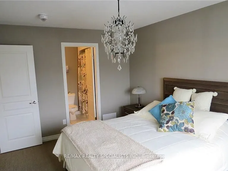 101 Roselawn Cres — Photo 10