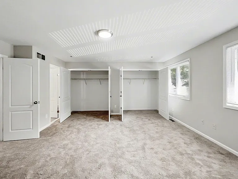 514-536 Crooked Ln — Photo 23