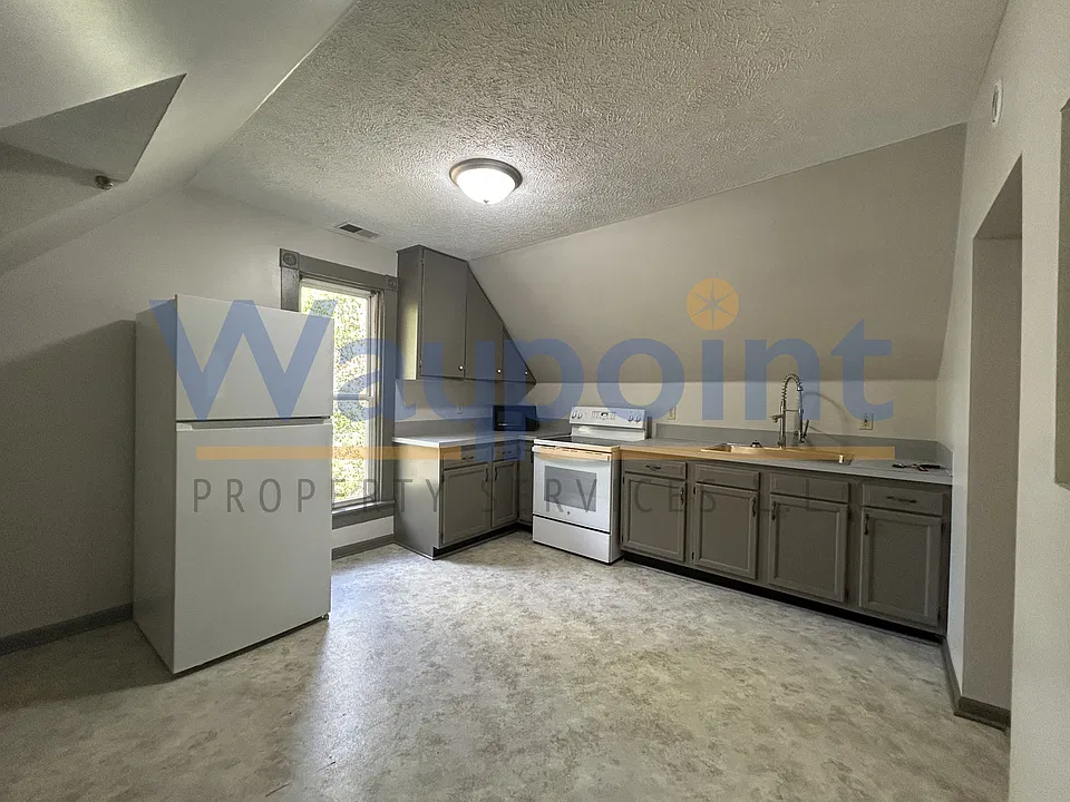 116 E Washington St #1/2