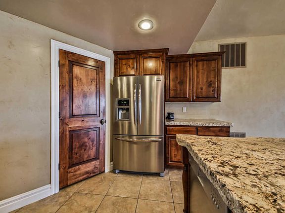 5th image of 1620 E 90 South Cir