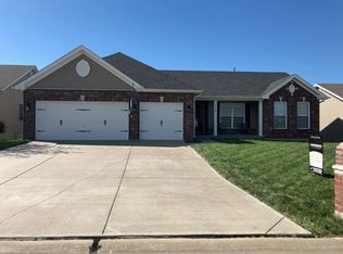 1516 Wainscott Dr, O'Fallon, MO 63366