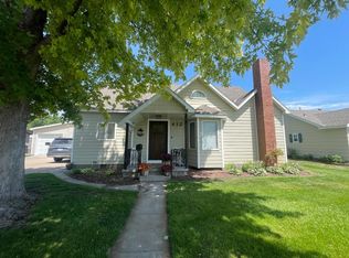 412 W 12th St, Cozad, NE 69130
