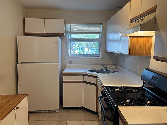 2nd image of 222 Bexley Ln