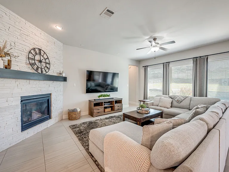 1044 Myers Park Trl — Photo 3