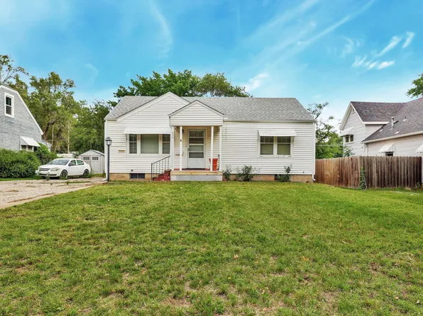 820 E 6th St, Newton, KS 67114