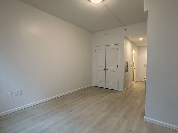 4th image of 2075 Anthony Ave APT 404