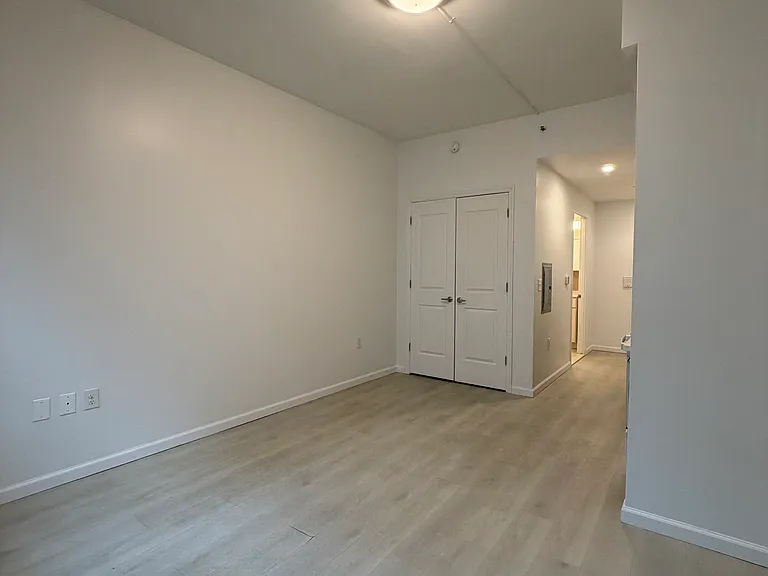 2075 Anthony Ave #404 — Photo 4