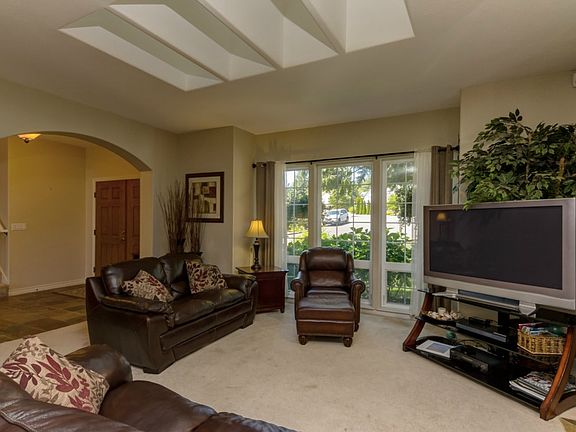 3rd image of 949 S Hills Dr