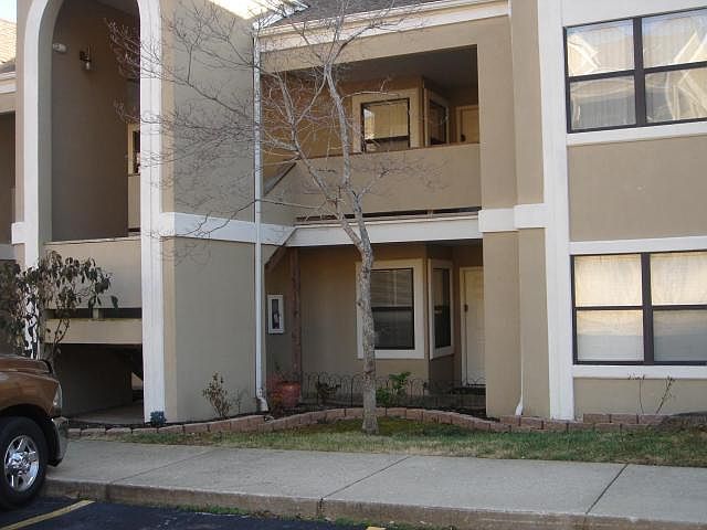 1st image of 344 Wimbledon Dr APT 4