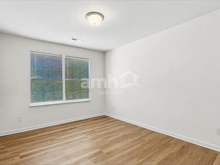 118 Charndon Way — Photo 17