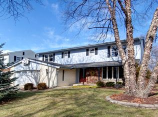 104 E Hiawatha Trl, Mount Prospect, IL